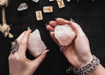 Os piores lugares para colocar cristais em casa segundo o Feng Shui