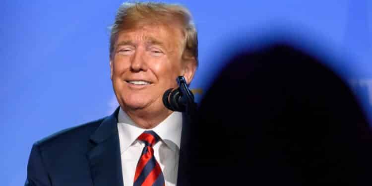 Onde estava Trump? Presidente dos EUA ressurge após especulações de morte