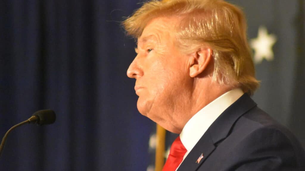 Qual é o papel da Casa Branca na divulgação de informações sobre a saúde de Trump?