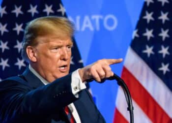 Trump declara "guerra tecnológica" e ameaça países que prejudicam empresas americanas