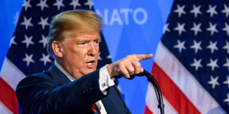 Trump declara "guerra tecnológica" e ameaça países que prejudicam empresas americanas