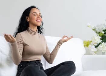 Rituais simples para renovar as energias da casa toda semana