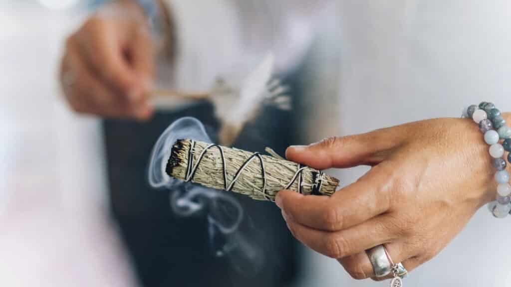 Rituais simples para renovar as energias da casa toda semana