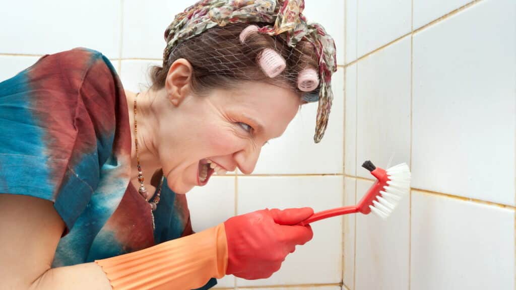 Dê adeus ao porcelanato opaco e manchado em minutos com essa solução caseira poderosa e barata
