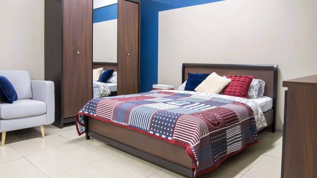 Dormir com espelho de frente para a cama pode ser seu maior erro segundo o Feng Shui