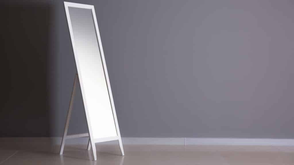 Espelhos no quarto? Veja o que diz o Feng Shui e os especialistas em energia