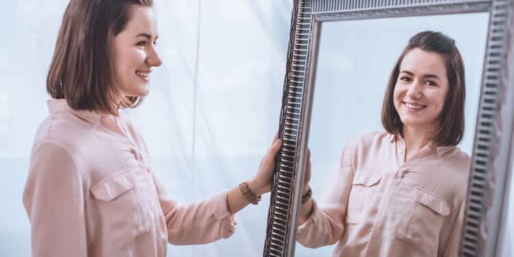 Como posicionar espelhos em casa para atrair boas energias