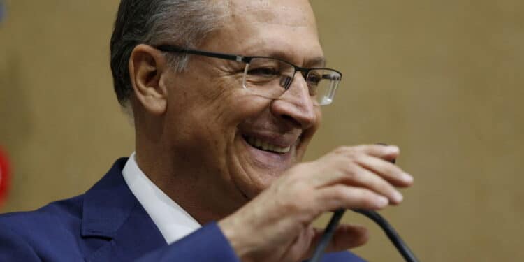 Se for por nós, o tarifaço no Brasil já era amanhã, diz Alckmin