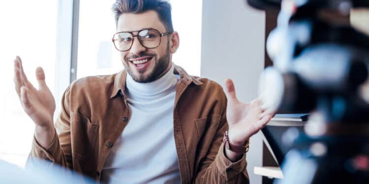 A psicologia explica por que algumas pessoas não param de gesticular ao falar