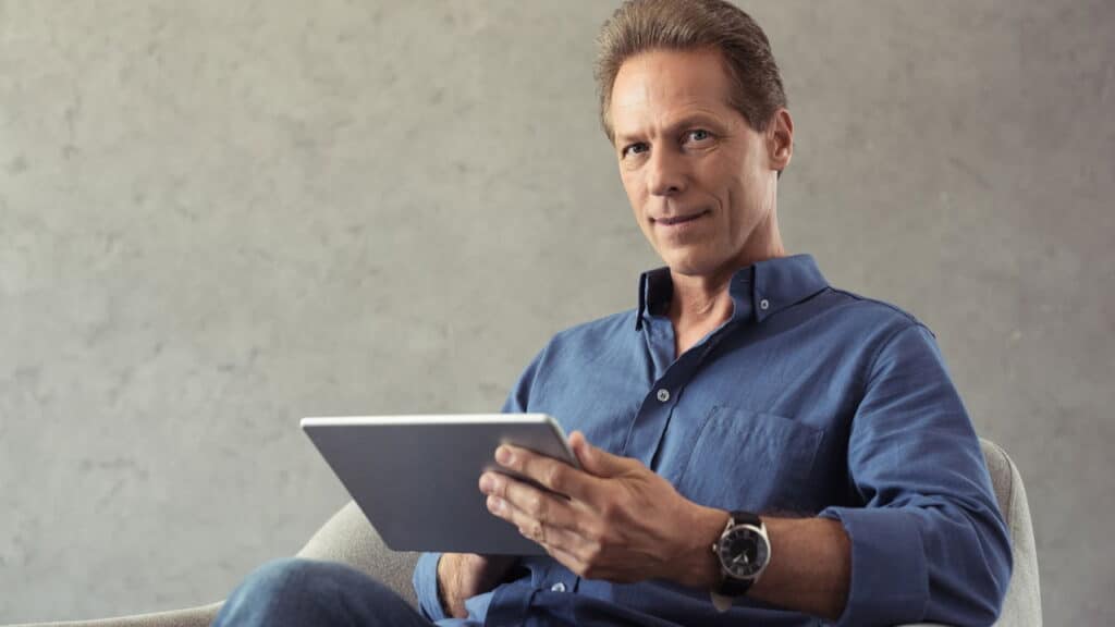 A rotina simples que deixa qualquer homem de 60 anos mais jovem
