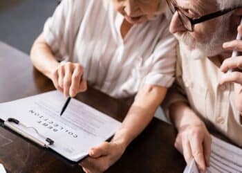 Lei que já está em vigor hoje 09/11 para idosos 60 anos ou mais estão livres de 6 dívidas, incluindo água, luz e boletos