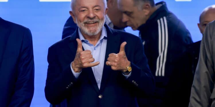 Lula cutuca Bolsonaro: “Tem gente que tem tornozeleira…”