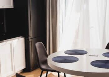 Especialista do Feng Shui alertam que não se deve deixar a mesa de jantar vazia à noite