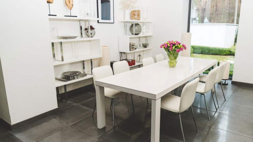 Especialista do Feng Shui alertam que não se deve deixar a mesa de jantar vazia à noite