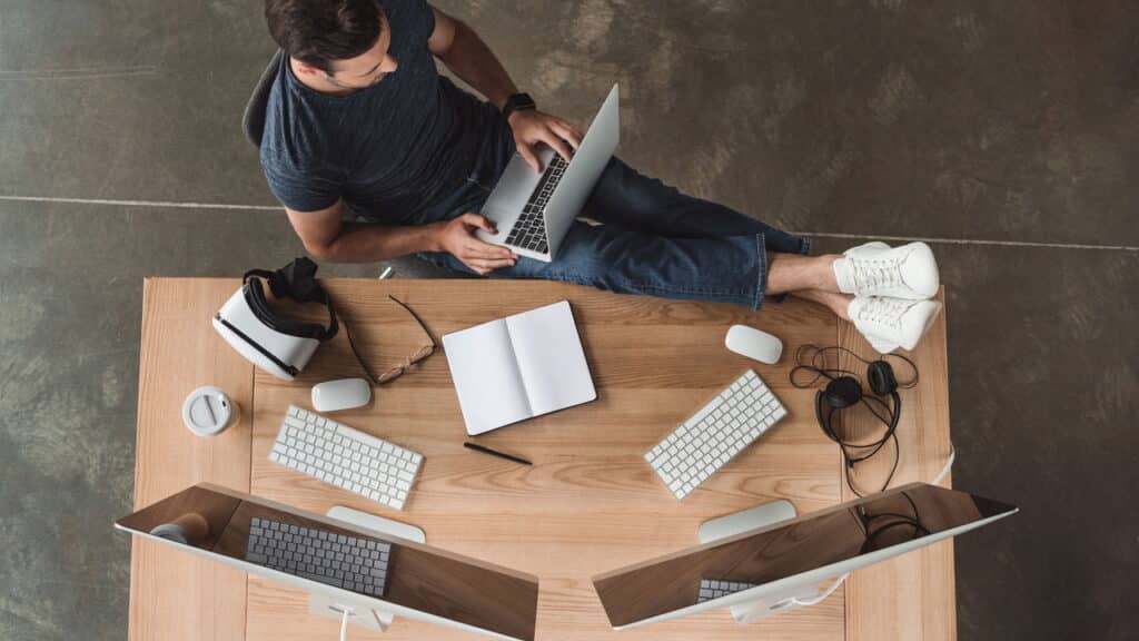 Você está arrumando sua mesa errado e isso pode travar sua vida profissional