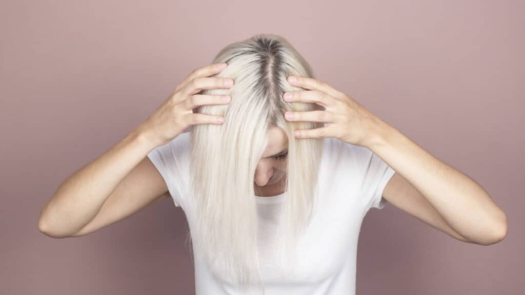 Shampoo queridinho que salva o cabelo branco em 3 minutos