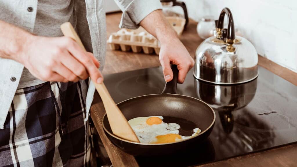 A técnica secreta para fazer ovos que só os chefes de cozinha conhecem