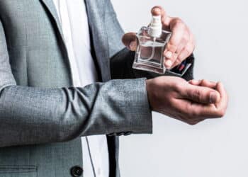 Três perfumes masculinos baratos que são campeões de venda
