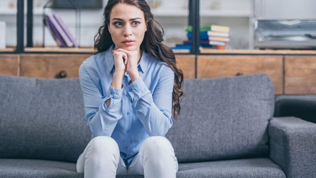 Psicologia explica por que pessoas piscam mais quando estão nervosas