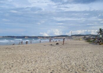 Essa nova praia secreta queridinha dos turistas é mais bonita que Fernando de Noronha