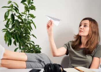 Por que pessoas inteligentes procrastinam tanto, de acordo com psicólogos