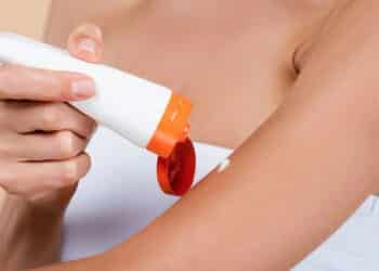 Três protetores solares faciais perfeitos para peles oleosas e com acne