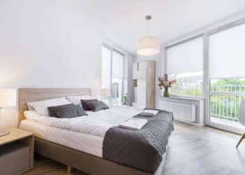Dicas dos especialistas de Feng Shui para equilibrar a energia do seu quarto em 5 minutos