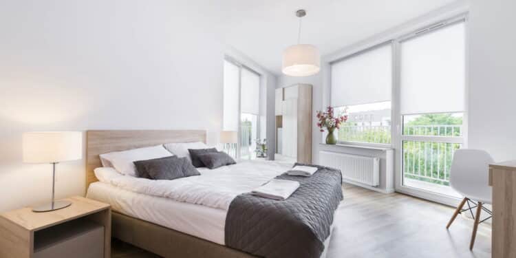 O que nunca colocar no quarto do casal, segundo Feng Shui e energistas