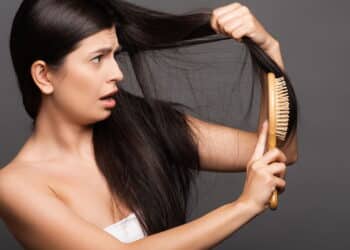 Os 5 melhores shampoos para queda de cabelo que saem no precinho