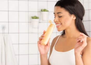 4 shampoos baratos que entregam resultado de salão em casa