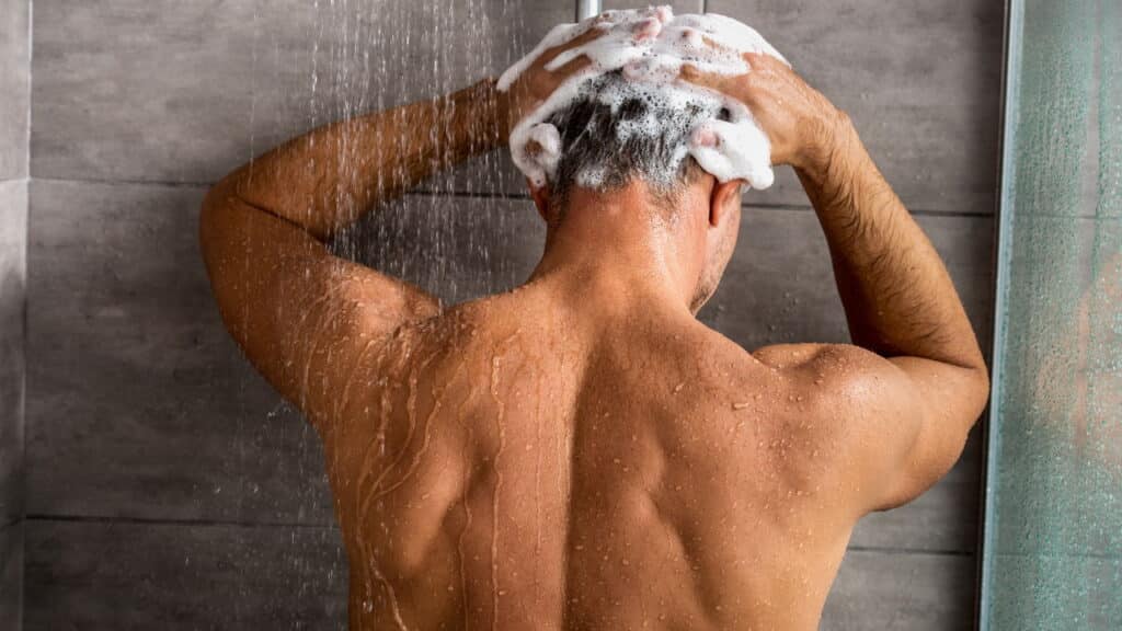4 shampoos baratos que entregam resultado de salão em casa
