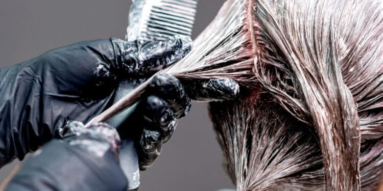 As 3 tintas sem amônia mais usadas por quem cobre fios brancos