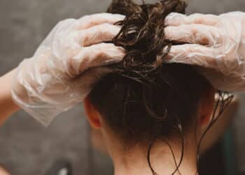 Top 6 tintas sem amônia que acabam com os fios brancos sem agredir o couro cabeludo