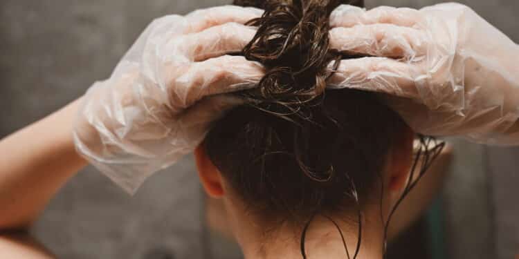 Top 6 tintas sem amônia que acabam com os fios brancos sem agredir o couro cabeludo