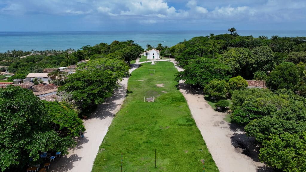 A praia baiana que se transformou em refúgio de luxo e contato com a natureza