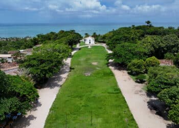 A praia baiana que se transformou em refúgio de luxo e contato com a natureza