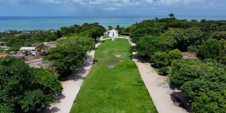O vilarejo litorâneo que se tornou referência em ecoturismo no Brasil