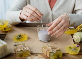 7 passos para produzir velas aromáticas em casa como um profissional