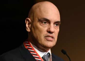 Moraes quer extradição de ex-assessor acusado de sabotar investigações