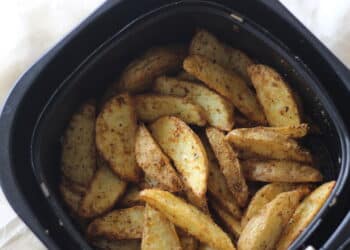 Veja a melhor receita de batata crocante na airfryer pronta em poucos minutos