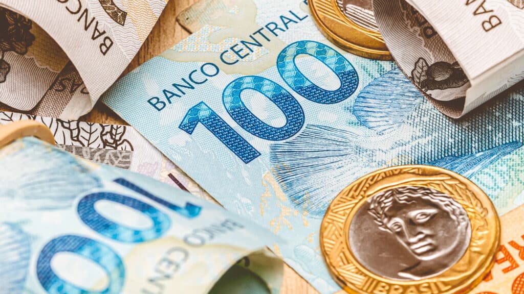 Como as emendas parlamentares influenciam o valor do salário mínimo?