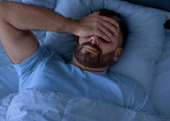 O que acontece no seu cérebro quando você não dorme bem vai te deixar assustado