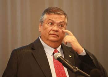 Dino banca decisão polêmica sobre Magnitsky e evita falar sobre impacto financeiro