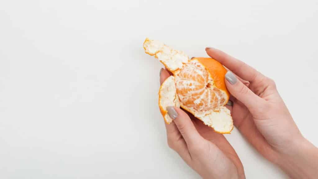 Não jogue fora cascas de laranja e deixe sua casa brilhando