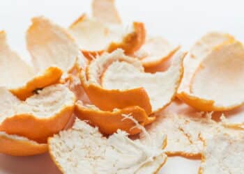 Não jogue fora cascas de laranja e deixe sua casa brilhando