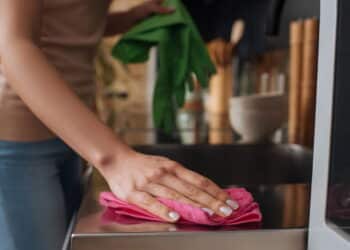 Como limpar a casa rapidamente com eficiência e praticidade