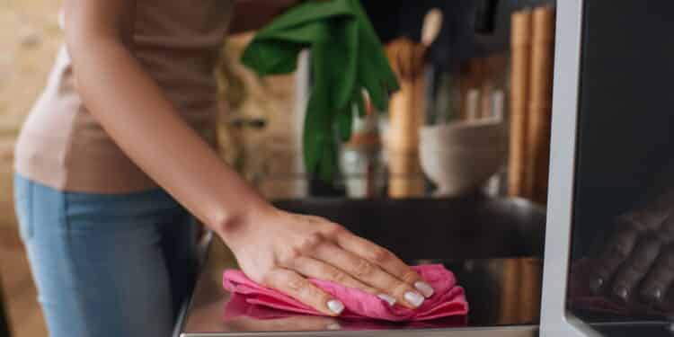 Como limpar a casa rapidamente com eficiência e praticidade