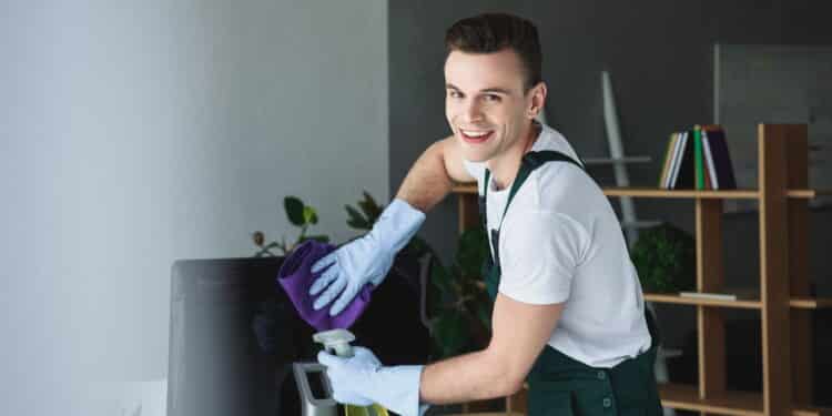 Cada canto limpo renova a energia do lar e traz uma sensação de leveza e recomeço. // Créditos: depositphotos.com / AlexShadyuk