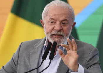 Após fala de Trump, Lula reage e promete proteger empresas brasileiras