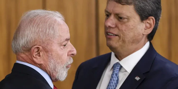 Pesquisa Quaest revela impacto do "tarifaço de Trump" no cenário político brasileiro